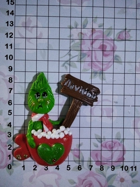 REF: NAV001012 NAV. TAZA NAVIDEÑA IMAN DIEFERENTE MOTIVO 9.5 CMS ALTO APRX.