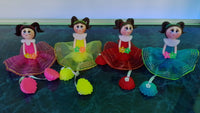 REF: V00001317 VAR. NIÑA FLORES SENTADA M.