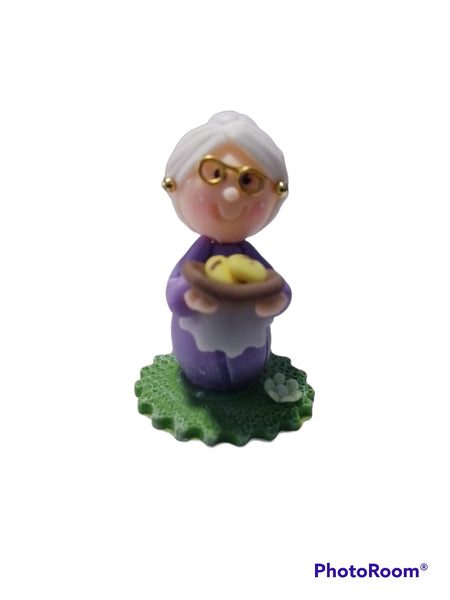 REF: V00001721 VAR ABUELITA CON BASE 6*4 CMS